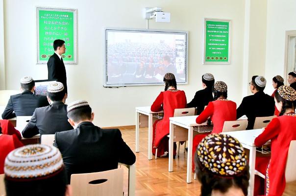 Ýaşlara döwrebap bilim