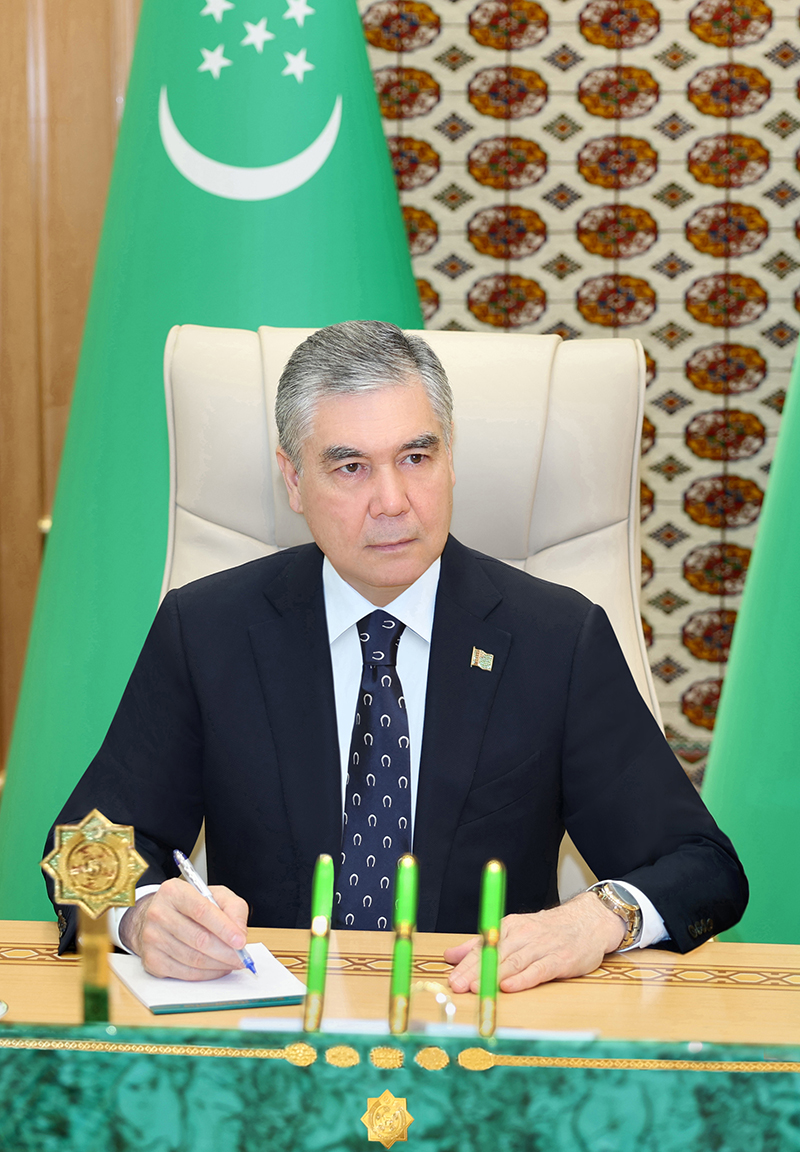 Türkmen halkynyň Milli Lideri, Türkmenistanyň Halk Maslahatynyň Başlygy Arkadag şäherini ösdürmek boýunça iş maslahatyny geçirdi